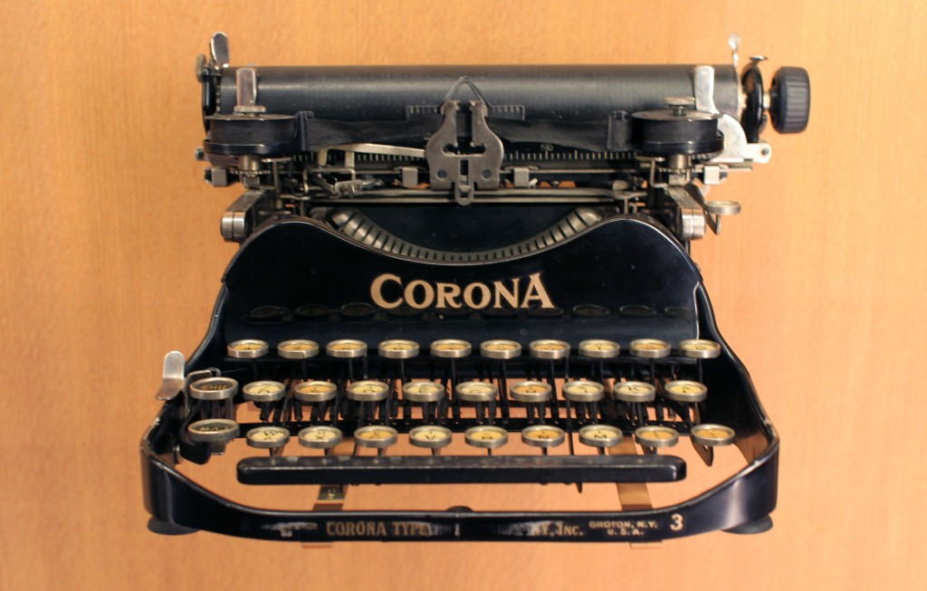 Musée des arts et métiers, Paris. Machine à écrire portable Corona, 1920.